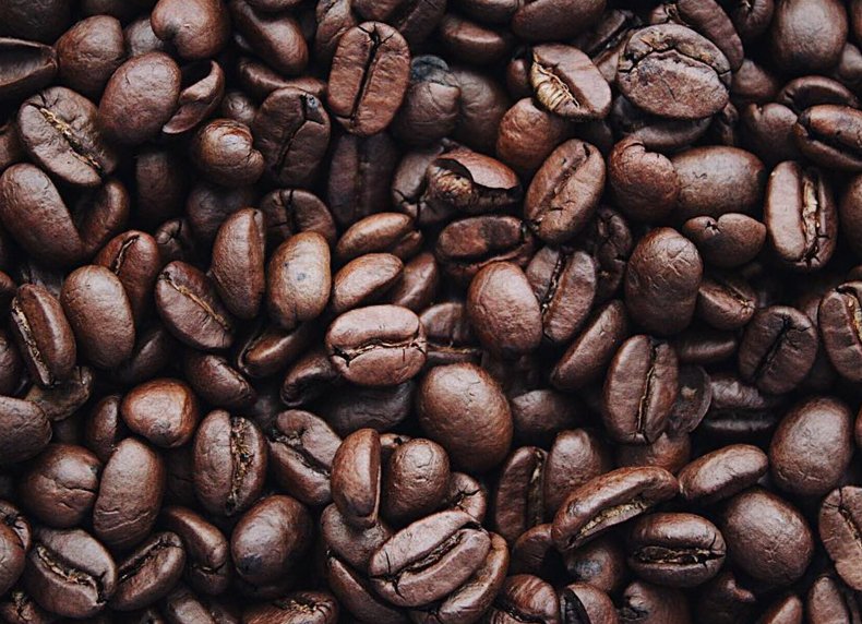Caféine, l’actif parfait pour les cernes et poches - Clémence & Vivien