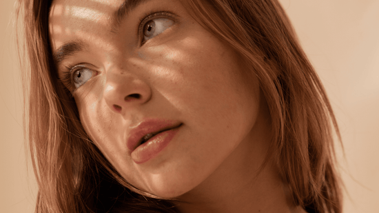 Peau acnéique sensible : comment choisir son sérum - Clémence & Vivien