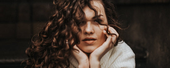 Silicones, quels effets sur les cheveux ? - Clémence & Vivien
